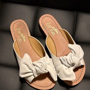 Seychelles White Knot Slide Sandals with Tan Insole